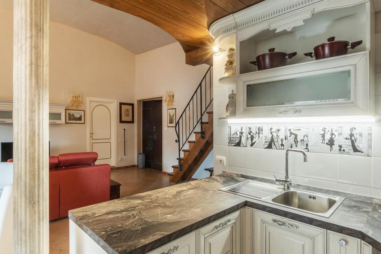 Palazzo Altieri Elegant Apartment Róma Kültér fotó